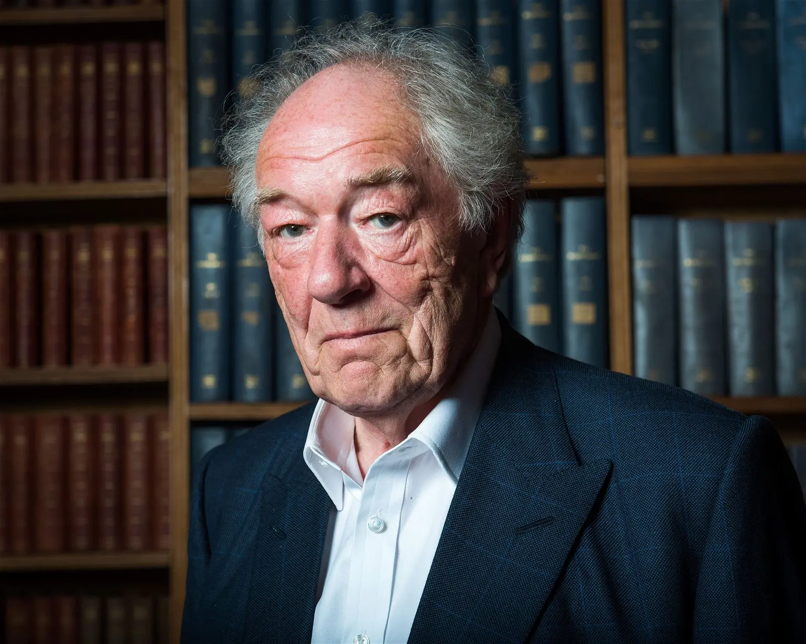 Harry Potter Actor, Michael Gambon Known For Playing Dumbledore Dies At 82 1 His family announced his death on Thursday in a statement saying he died after a battle with pneumonia. His family announced his death on Thursday in a statement saying he died after a battle with pneumonia. Sir Michael Gambon scaled 1