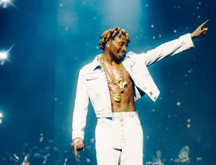 Why I’m Using My Mum’s Name – Asake 1 The singer said he decided to go by the stage name because it was cool. The singer said he decided to go by the stage name because it was cool. asake 2