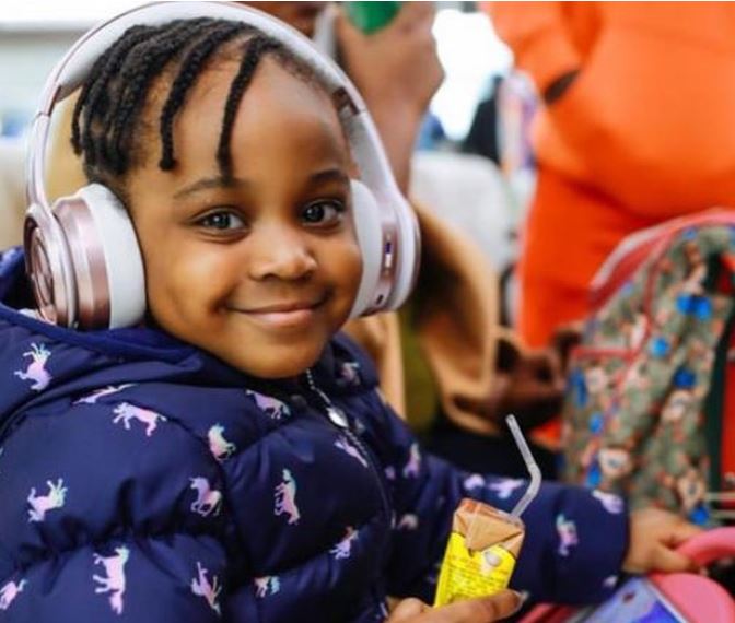 AJEBUTTER! Davido’s Daughter Hailey Screams After Seeing Snail For The First Time (VIDEO) 1 Hailey Adeleke the daughter of Amanda and David Adeleke (Davido) was captivated by the sight of a snail slowly moving along the ground. Hailey Adeleke the daughter of Amanda and David Adeleke (Davido) was captivated by the sight of a snail slowly moving along the ground. hailey adeleke
