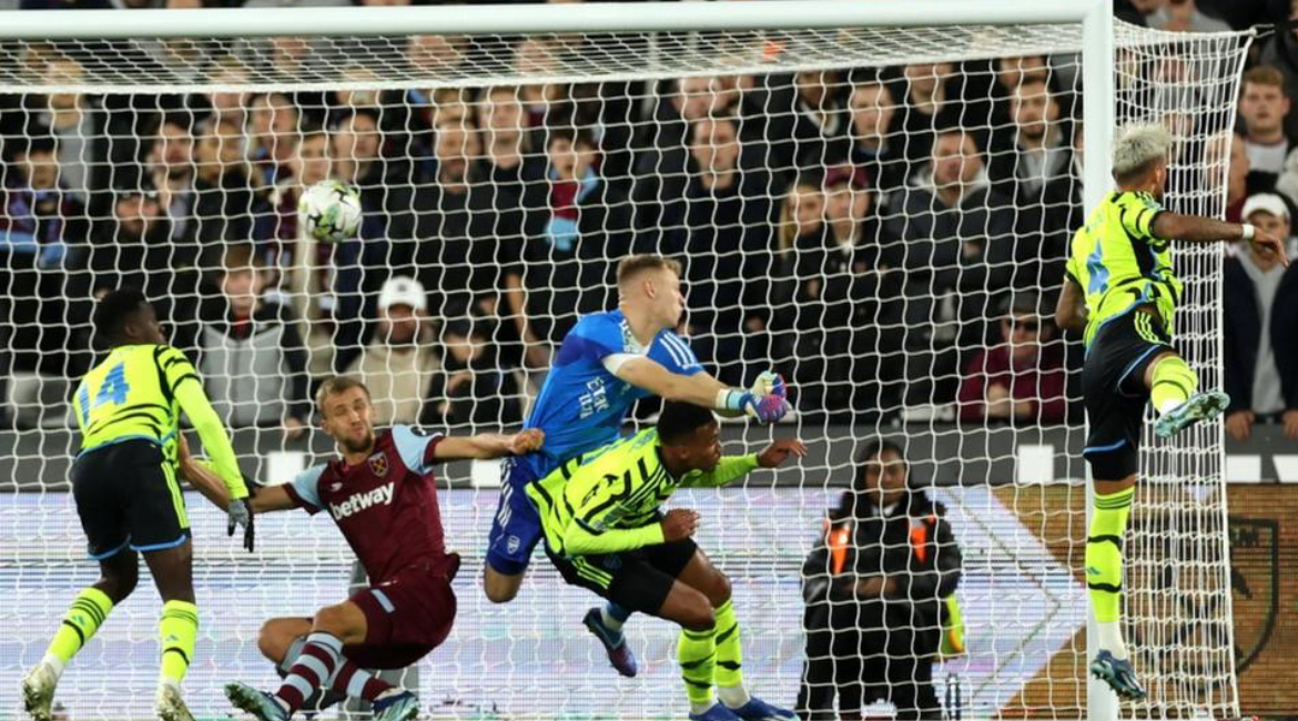 CUP EFL: Arsenal's Laziness Defeated West Ham 3-1 1 In his first club match since September, Ben White scored an own goal past Aaron Ramsdale, and Jarrod Bowen and Mohammed Kudus then sealed the victory. In his first club match since September, Ben White scored an own goal past Aaron Ramsdale, and Jarrod Bowen and Mohammed Kudus then sealed the victory. IMG 9655