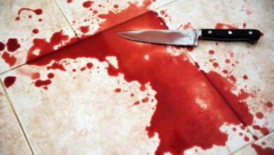 knife stab flirt blood 1 700x448 656x420 1