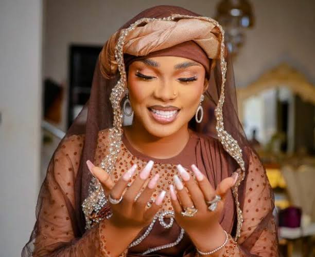 Iyabo Ojo Says DNA Isn’t Part of Justice for Mohbad Movement 1 Nollywood’s Iyabo Ojo has called out late singer Ilerioluwa Aloba, aka Mohbad’s dad Joseph Aloba, for distracting people over his son’s case. Nollywood’s Iyabo Ojo has called out late singer Ilerioluwa Aloba, aka Mohbad’s dad Joseph Aloba, for distracting people over his son’s case. Iyabo Ojo