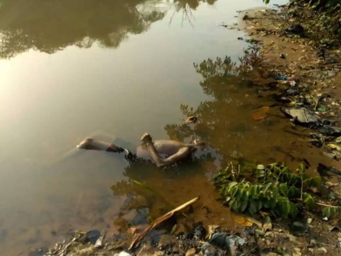 Middle Aged Woman Rescued From Osun River 1 An anonymous middle-aged woman was saved by the Nigeria Security and Civil Defence Corps (NSCDC) in Osogbo, according to a statement released on Wednesday by spokesperson Adeleke Kehinde and Commandant Sunday Agboola. An anonymous middle-aged woman was saved by the Nigeria Security and Civil Defence Corps (NSCDC) in Osogbo, according to a statement released on Wednesday by spokesperson Adeleke Kehinde and Commandant Sunday Agboola. 8426912 unidentifiedcorpseofmanfoundfloatingonriverosun jpeg758cafc53fd6daccfb48b4f1c8e95293