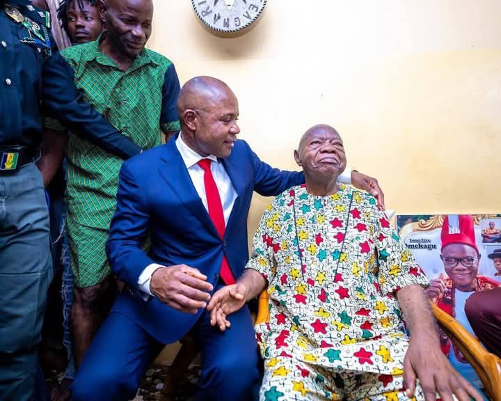 BREAKING: Highlife Legend Mike Ejeagha Dies at 95 4 Mike Ejeagha dies at 95, Highlife legend Mike Ejeagha, Igbo folklore music, Nigerian Highlife music, Mike Ejeagha biography Mike Ejeagha dies at 95, Highlife legend Mike Ejeagha, Igbo folklore music, Nigerian Highlife music, Mike Ejeagha biography Legend Mike Ejeagha with Enugu State Governor Peter Ndubuisi Mbah