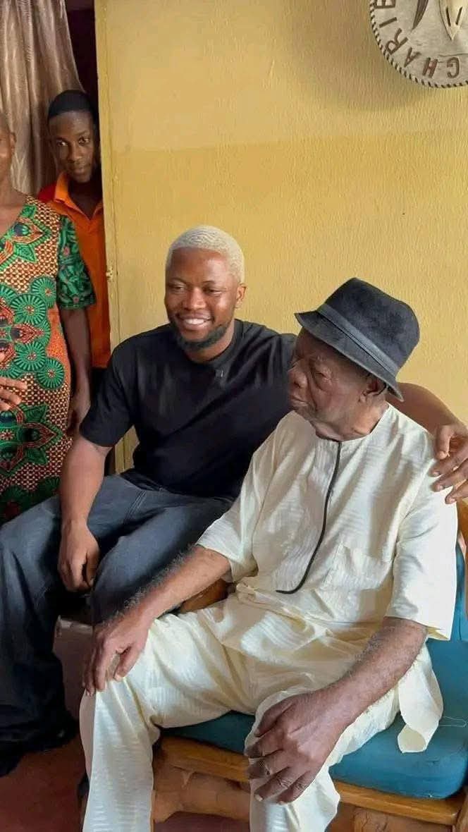 BREAKING: Highlife Legend Mike Ejeagha Dies at 95 3 Mike Ejeagha dies at 95, Highlife legend Mike Ejeagha, Igbo folklore music, Nigerian Highlife music, Mike Ejeagha biography Mike Ejeagha dies at 95, Highlife legend Mike Ejeagha, Igbo folklore music, Nigerian Highlife music, Mike Ejeagha biography Mike Ejeagha with Brain Jotter who rejuvinated his song via social media skit