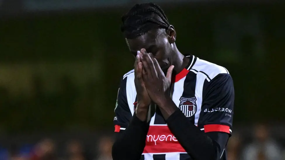 Grimsby Town Hit With £20,000 Fine for Fielding Ineligible Player in Shocking Win Over Manchester United 1 In a dramatic twist to one of English football’s most memorable Carabao Cup giant-killings, Grimsby Town has been fined £20,000 for fielding an ineligible player in their stunning victory against Manchester United. The infraction? Failing to submit loanee Clarke Oduor's registration before the 12:00 pm deadline instead, it arrived just one minute late rendering him technically ineligible for that tie . In a dramatic twist to one of English football’s most memorable Carabao Cup giant-killings, Grimsby Town has been fined £20,000 for fielding an ineligible player in their stunning victory against Manchester United. The infraction? Failing to submit loanee Clarke Oduor's registration before the 12:00 pm deadline instead, it arrived just one minute late rendering him technically ineligible for that tie . 0262f440 87e7 11f0 84c8 99de564f0440.jpg