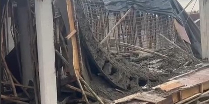 Several Feared Dead As Section Of Abia’s Ekeoha Shopping Complex Collapses During Reconstruction 1 A tragic incident struck Aba, Abia State, today, October 22, 2025, as a section of the popular Ekeoha Shopping Complex collapsed during ongoing reconstruction work, leaving several persons feared dead and many others trapped beneath the rubble. The heartbreaking event has thrown the bustling commercial city into chaos and mourning as emergency responders, traders, and residents struggle to rescue those buried alive. A tragic incident struck Aba, Abia State, today, October 22, 2025, as a section of the popular Ekeoha Shopping Complex collapsed during ongoing reconstruction work, leaving several persons feared dead and many others trapped beneath the rubble. The heartbreaking event has thrown the bustling commercial city into chaos and mourning as emergency responders, traders, and residents struggle to rescue those buried alive. 198ea9aae192f30485b2cbd7f1a53df1