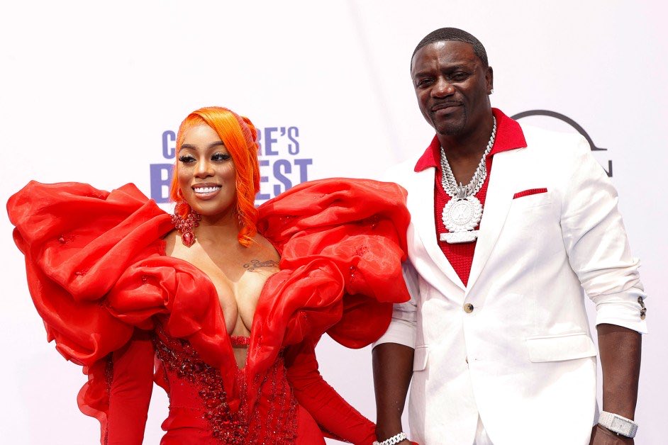 Akon’s Wife, Tomeka Thiam, Files for Divorce After 29 Years of Marriage 1 In a shocking development, Tomeka Thiam, the longtime wife of Senegalese-American singer Akon, has officially filed for divorce after nearly 29 years of marriage, citing irreconcilable differences. In a shocking development, Tomeka Thiam, the longtime wife of Senegalese-American singer Akon, has officially filed for divorce after nearly 29 years of marriage, citing irreconcilable differences. 20251013 093304