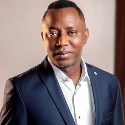 Sowore Arrested at Federal High Court, Abuja Amid Heavy Security Presence 1 Human rights activist, journalist, and former presidential candidate, Omoyele Sowore, has been arrested by armed security operatives at the Federal High Court, Abuja, on Thursday morning, sparking tension and outrage among observers and supporters present at the scene. Human rights activist, journalist, and former presidential candidate, Omoyele Sowore, has been arrested by armed security operatives at the Federal High Court, Abuja, on Thursday morning, sparking tension and outrage among observers and supporters present at the scene. 20251023 134954