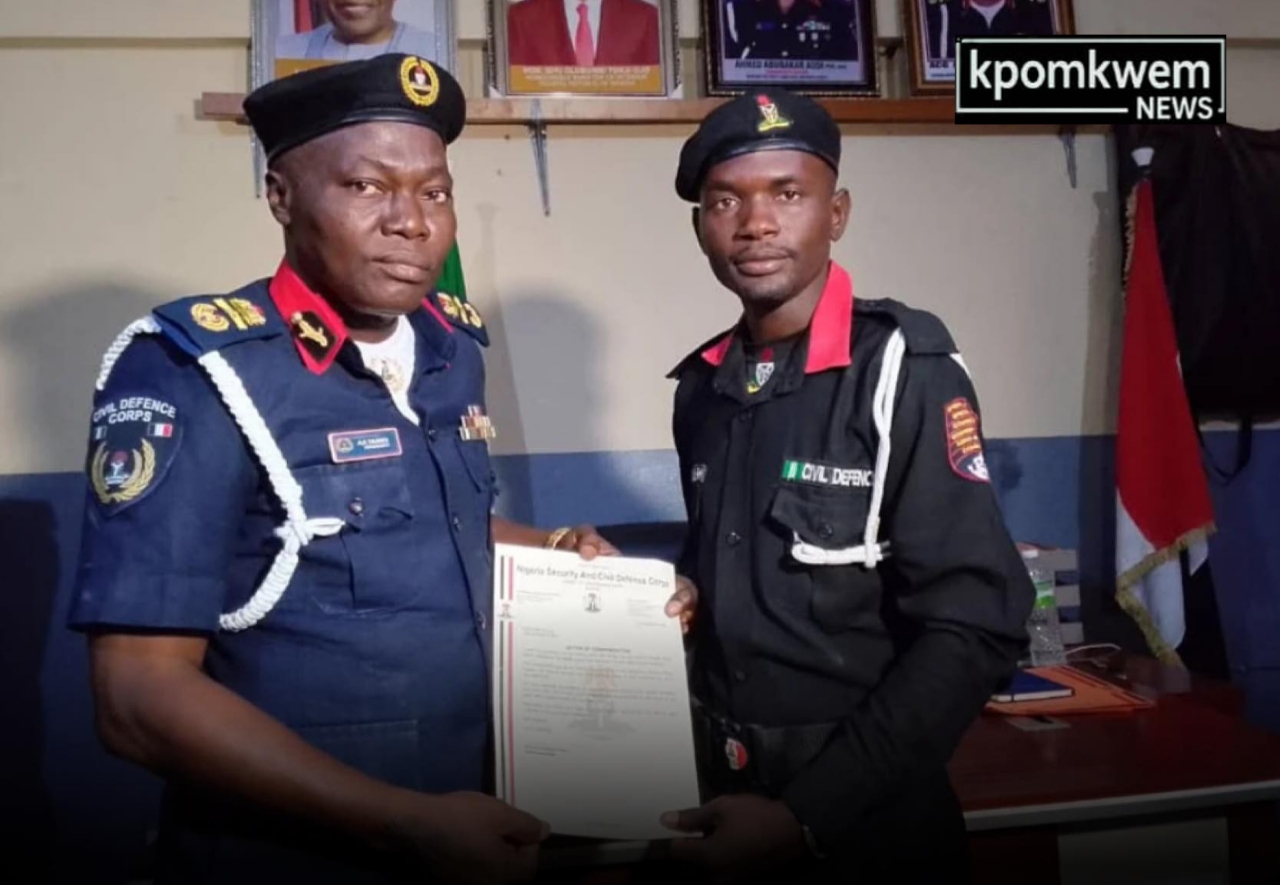 NSCDC Commends Volunteer Who Returned Over N20 Million Forgotten in Tricycle. 1 The Nigeria Security and Civil Defence Corps (NSCDC) has praised one of its volunteers in Kano, Mr. Nura Abdullahi, for returning more than N20 million forgotten by a co-passenger in a commercial tricycle, describing his action as “a rare display of honesty, integrity and professionalism.” The Nigeria Security and Civil Defence Corps (NSCDC) has praised one of its volunteers in Kano, Mr. Nura Abdullahi, for returning more than N20 million forgotten by a co-passenger in a commercial tricycle, describing his action as “a rare display of honesty, integrity and professionalism.” 20251115 182034