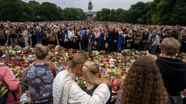 Norwegians Mourn King Harald As Son Assumes Throne